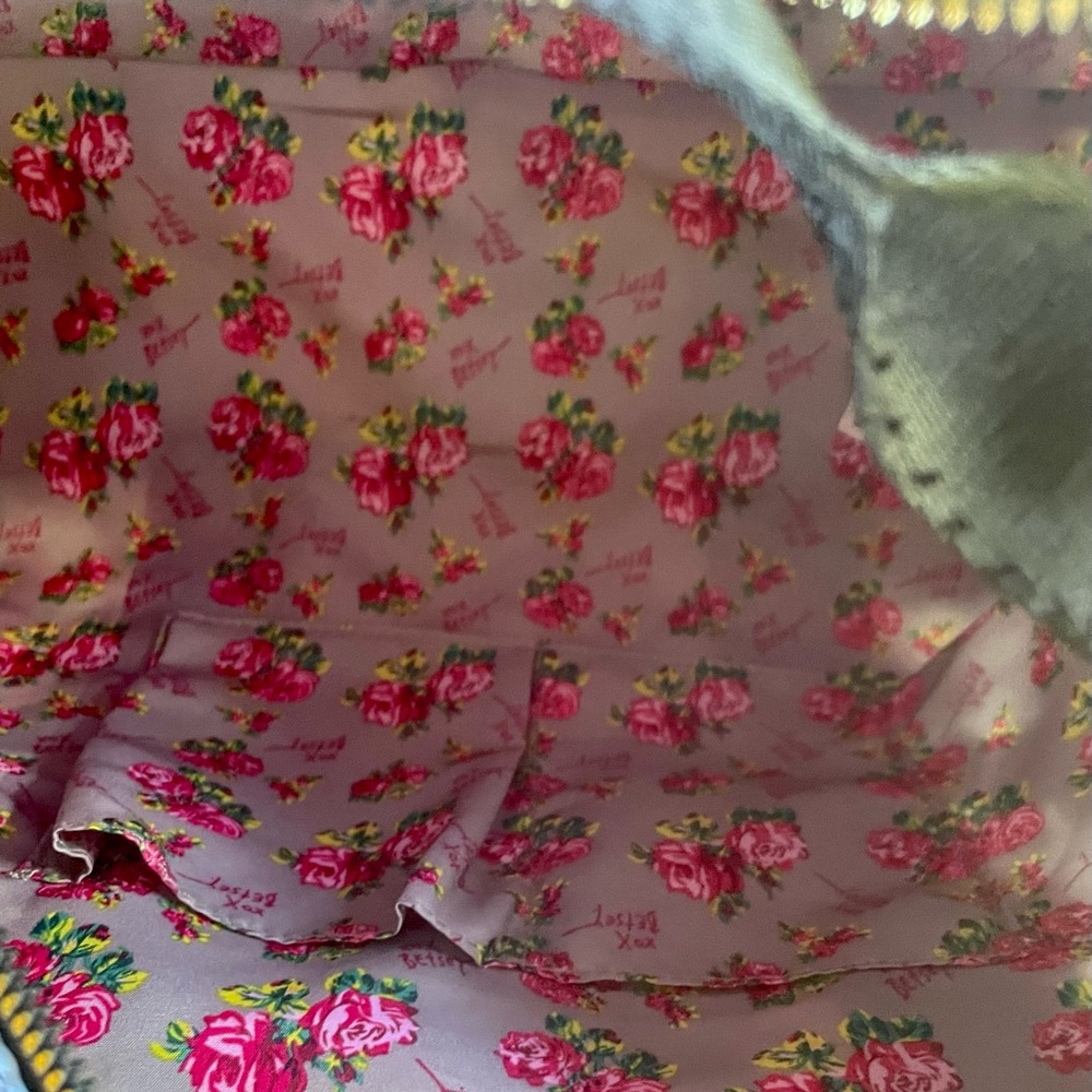 NWT! Betsey Johnson Ruby overnight bag - Picture 11 of 12
